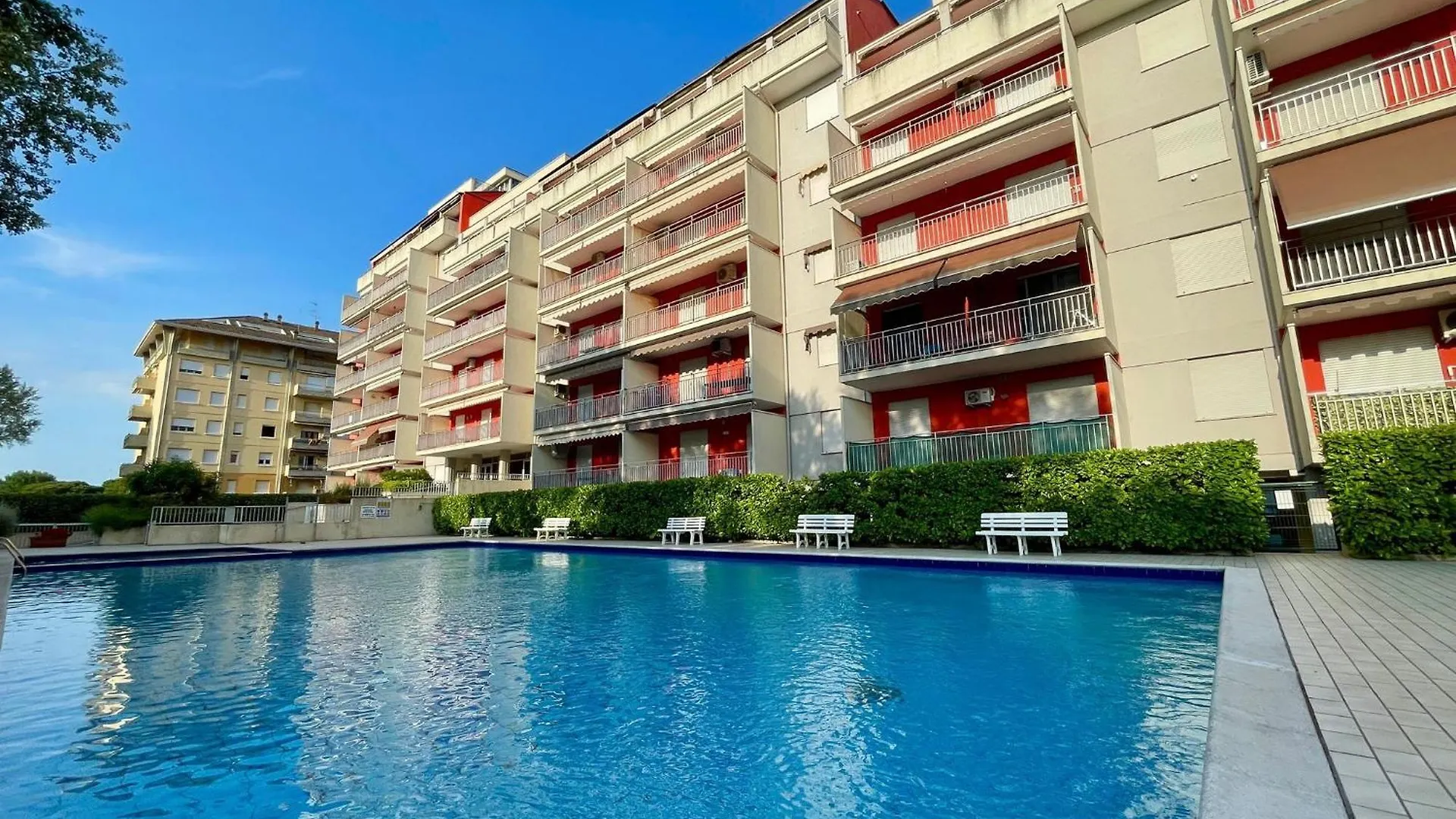 Contacts de Nice Flat By The Beach With Swimming Pool-Beahost